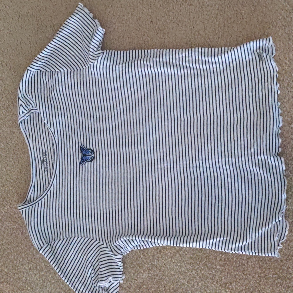 Small Hollister Butterfly patch tee